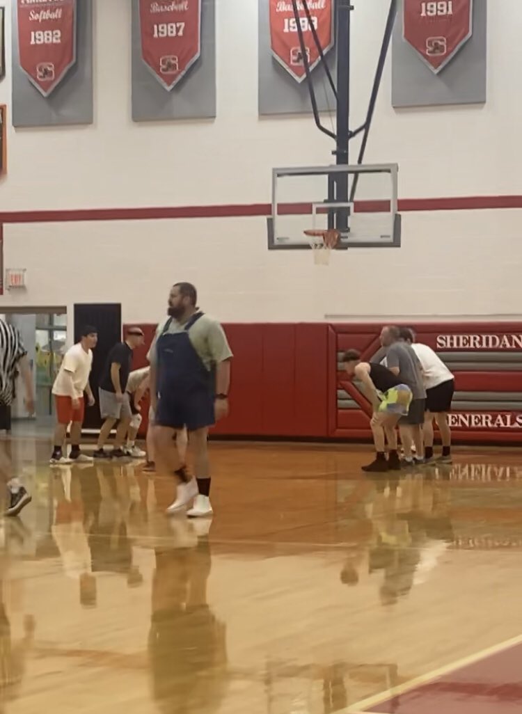 SheridanGeneral's tweet photo. Staff Vs. Students Basketball Game was so much fun on Friday. https://t.co/v2B6cWMgy0