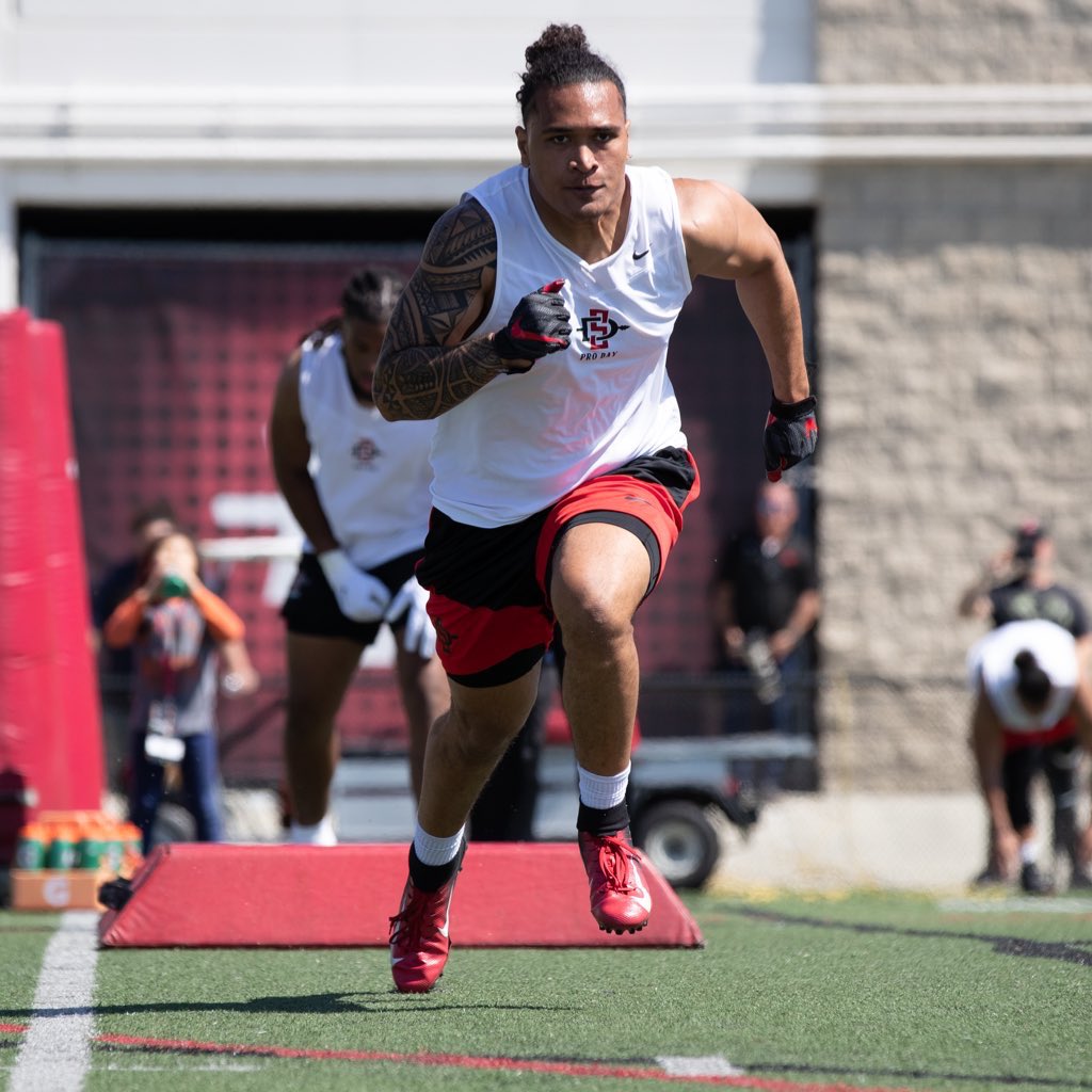 AztecFB's tweet photo. Taking it to the next level

#AztecsInThePros https://t.co/zxXAMiBLHB