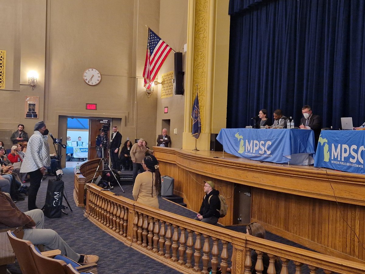 MEJCAction's tweet photo. Community member Brenda of the Bagley community to @MichiganPSC: "If you're a middle income senior in the Detroit area, there are NO resources available if you lose your food and medicine because of a power outage."

Brenda's community lost power for 6 days. #PayUpDTE! https://t.co/rvDAa5gApp