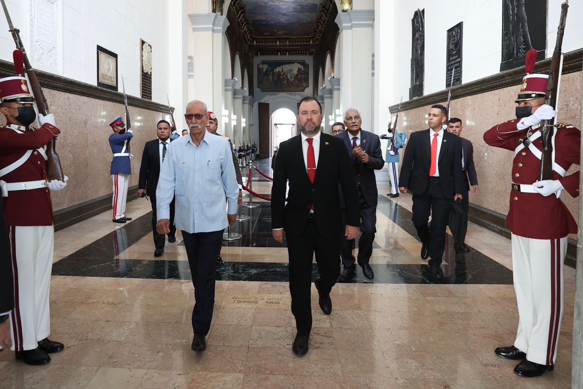 yvangil's tweet photo. Junto al Presidente de la República Árabe Saharaui Democrática, Brahim Ghali rendimos honores a la memoria del Libertador Simón Bolívar, en el Panteón Nacional, donde reafirmamos el compromiso con los ideales de justicia, paz y defensa de la soberanía a favor de nuestros pueblos. https://t.co/q9uFi5Ea25