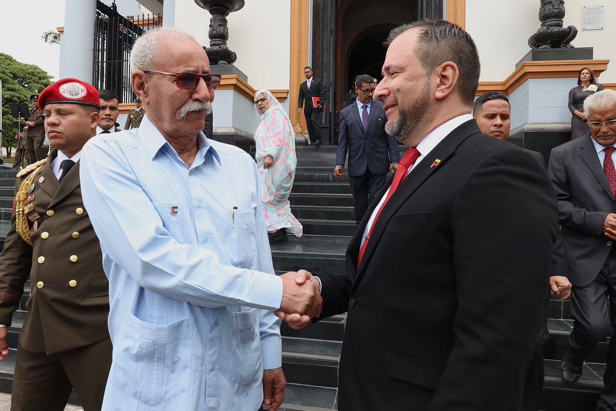 yvangil's tweet photo. Junto al Presidente de la República Árabe Saharaui Democrática, Brahim Ghali rendimos honores a la memoria del Libertador Simón Bolívar, en el Panteón Nacional, donde reafirmamos el compromiso con los ideales de justicia, paz y defensa de la soberanía a favor de nuestros pueblos. https://t.co/q9uFi5Ea25