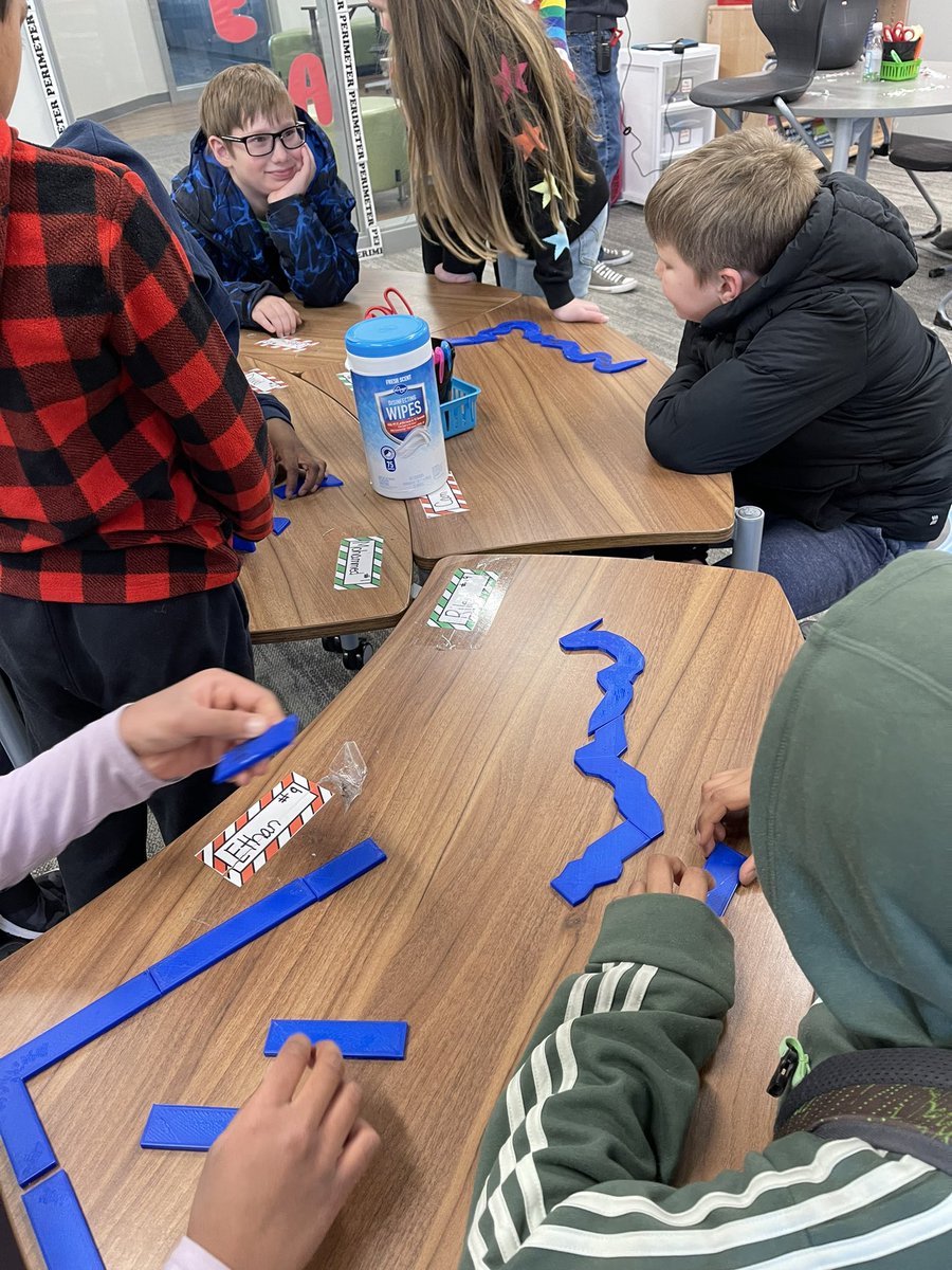 MrsBueningNBE's tweet image. Read Karl’s New Beak and Brainstormed ideas on how to help the school with 3-D Printing at Club today @NBEbulldogs.  Thank you @AudreyLash for letting us borrow it!