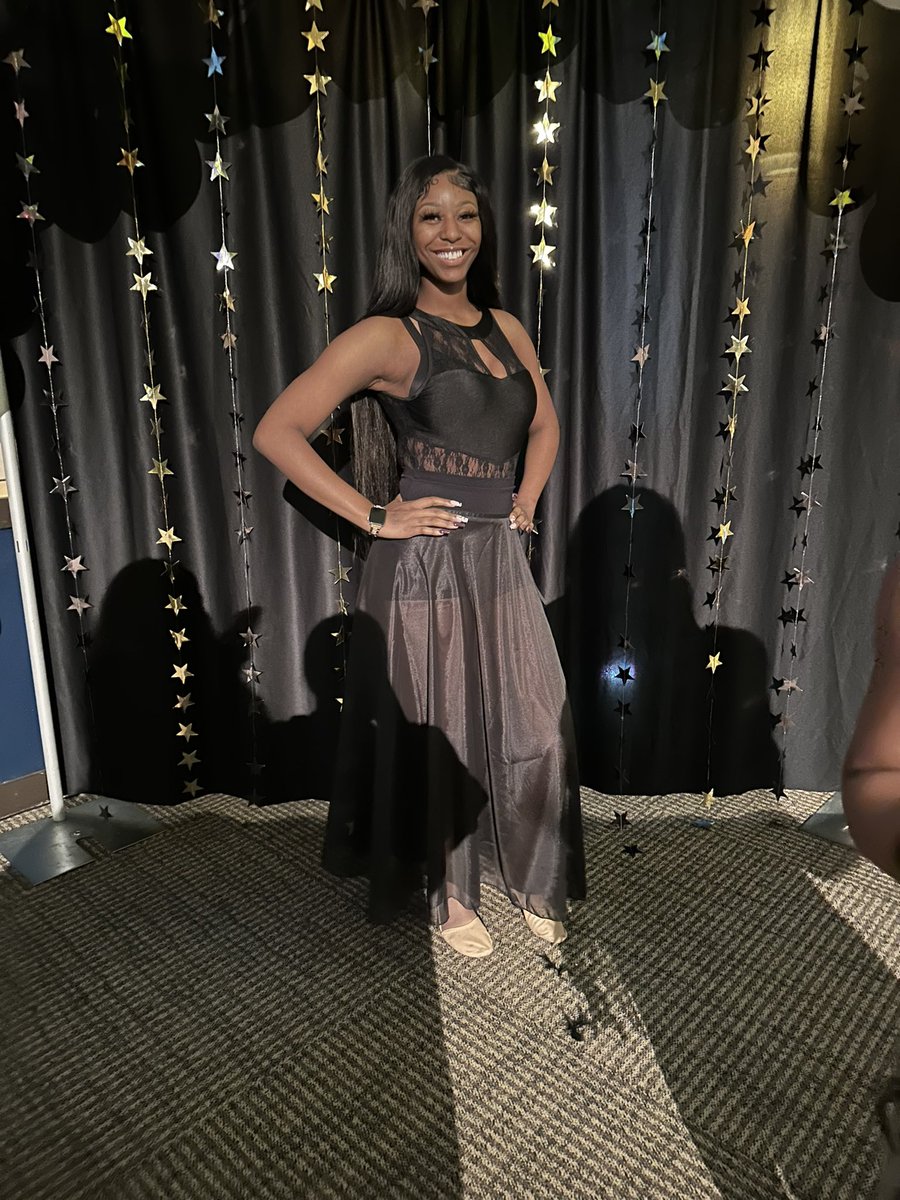 _bbdanceteam's tweet photo. INTRODUCING🥁Black Beauty Dance Team's New Captain Kammie Freeman💛🖤She is a:
Senior
Major: Kinesiology 
Minor: Interdisciplinary Studies 
Fun Fact: I am left-handed https://t.co/zl79kfS9Ho