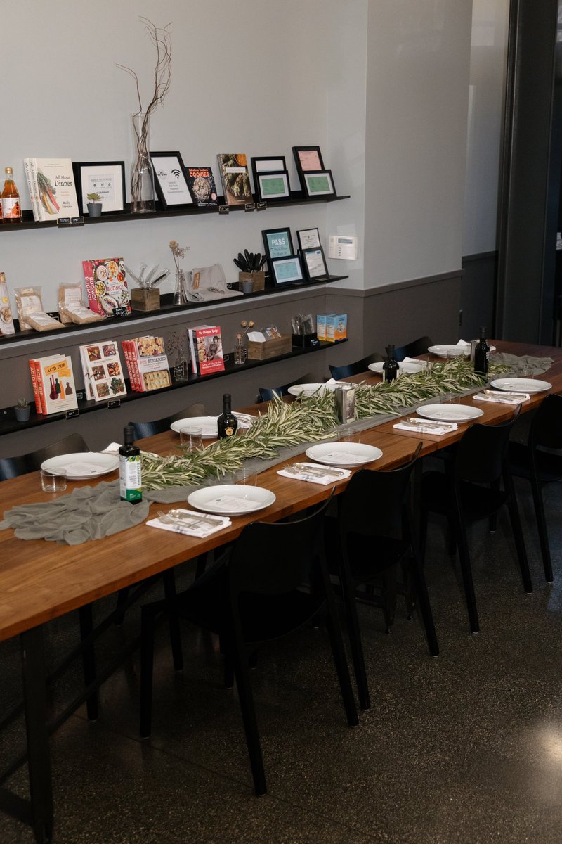 HSembritzki's tweet photo. I’ve had the privilege to work alongside the California Olive Oil Council to host a series of cookalong events with foodie influencers through out the Bay Area to promote Extra Virgin Olive Oil that has been stamped with the COOC seal 🫒 https://t.co/80N0zRsqoE