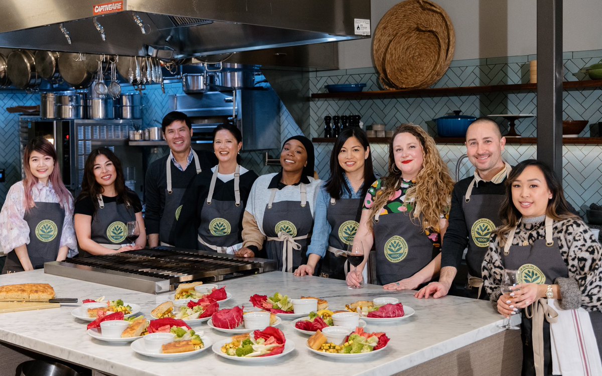 HSembritzki's tweet photo. I’ve had the privilege to work alongside the California Olive Oil Council to host a series of cookalong events with foodie influencers through out the Bay Area to promote Extra Virgin Olive Oil that has been stamped with the COOC seal 🫒 https://t.co/80N0zRsqoE