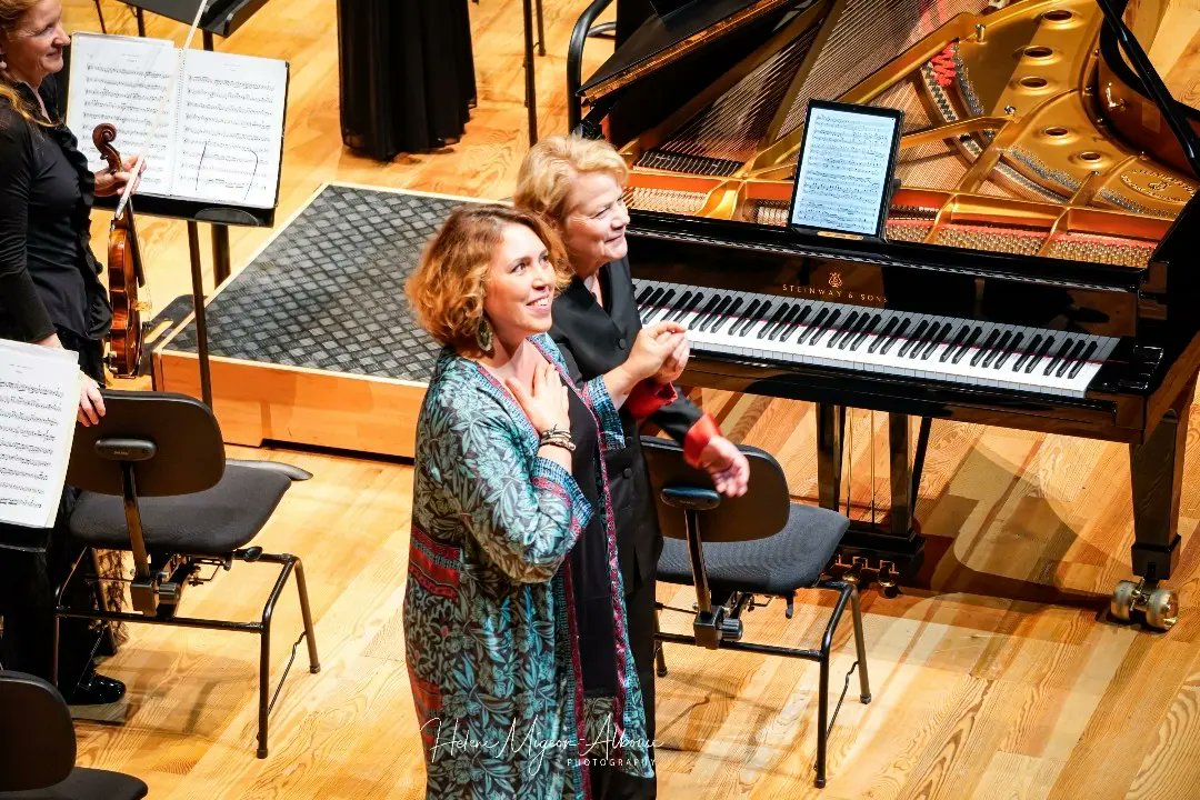 helene_mahln's tweet photo. 🎶 Bravo and thank you @rsowien conducted by @marinalsop with #pianist @monterogabriela for this great #concert tonight at the @philharmonie de #Paris !
▪︎ #HannaHeisendle
▪︎ #Mozart #PianoConcerto24
▪︎ #Dvořák #Symphony7
📷 @helene_mahln - 2023 march.20
#ClassicalMusic https://t.co/oId2ZDXzcA