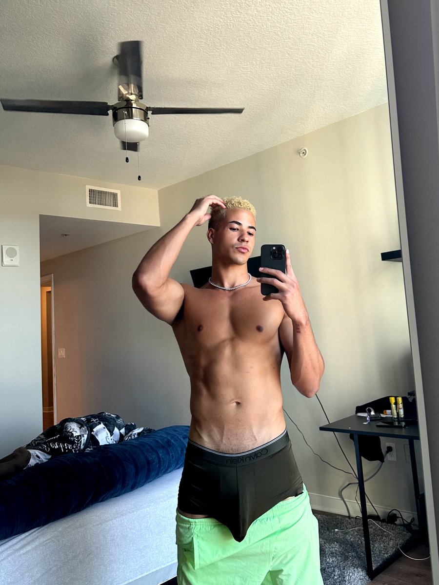 Constantine_AB's tweet photo. Only rt if I can top you 😏 #fitness  https://t.co/nknRPmOcVK https://t.co/OTKvCje5B0