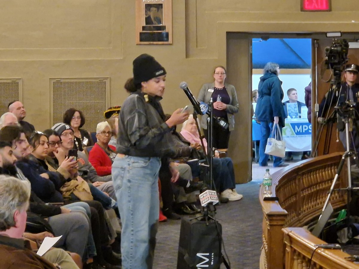 MEJCAction's tweet photo. Community member Liz lost power for w weeks! Lost $100s in spoiled groceries. Had to take time off work just to stay on hold with DTE to find out what was happening.

"Lack in ownership and control over energy resources keeps us in a state of perpetual crisis. We deserve better!" https://t.co/poWaWcdSvl