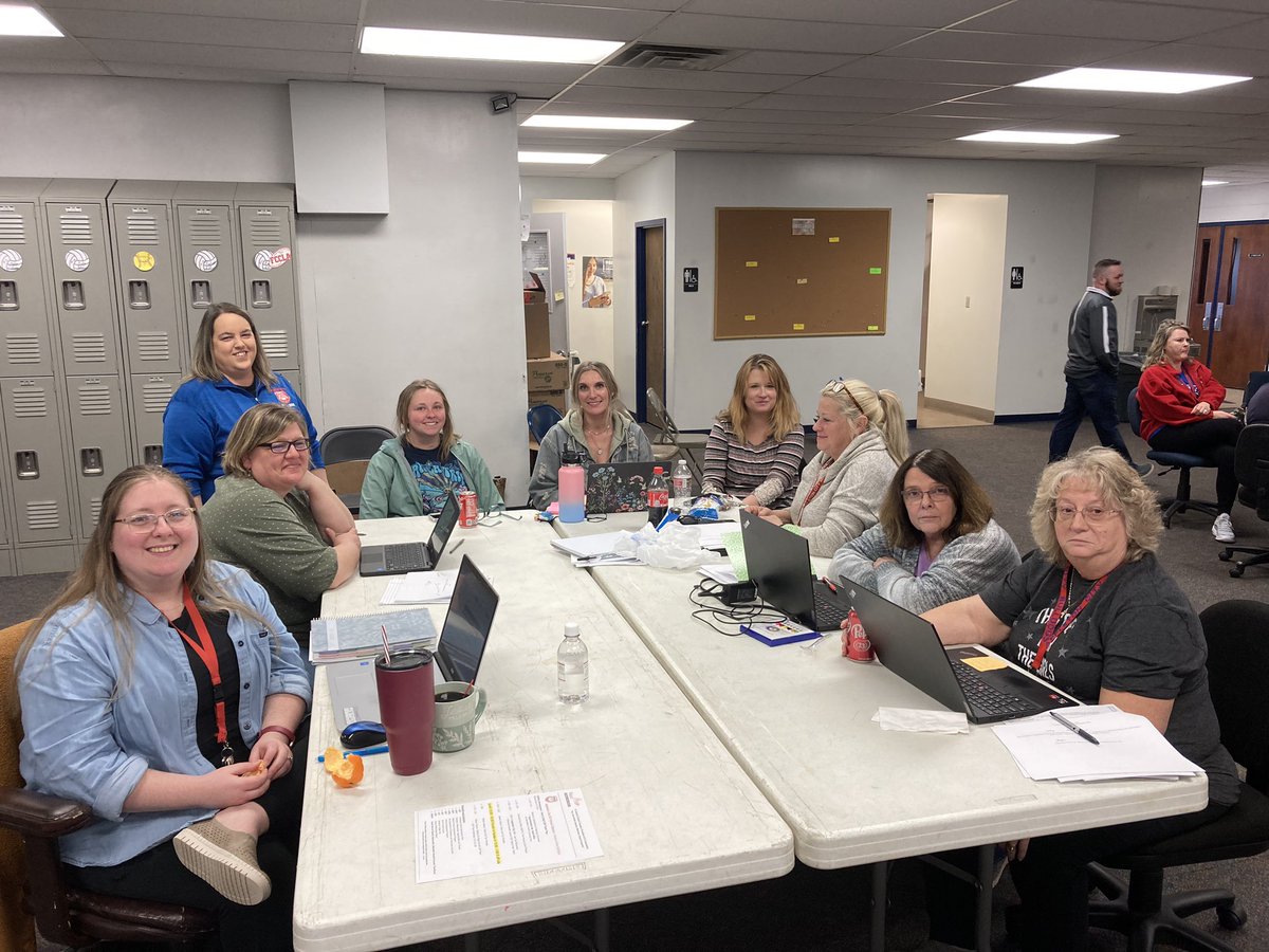KDFIREDUP's tweet photo. Big thank you to the PreK-12 staff at Appleton City R-II for their focus, energy & positivity as we kicked off CSIP development today. Looking forward to meeting with the CSIP team Thurs evening. #WeGetTo #team #CSIP #MSIP6 #BulldogNation #chasegreatness https://t.co/vmVC0SZuRv