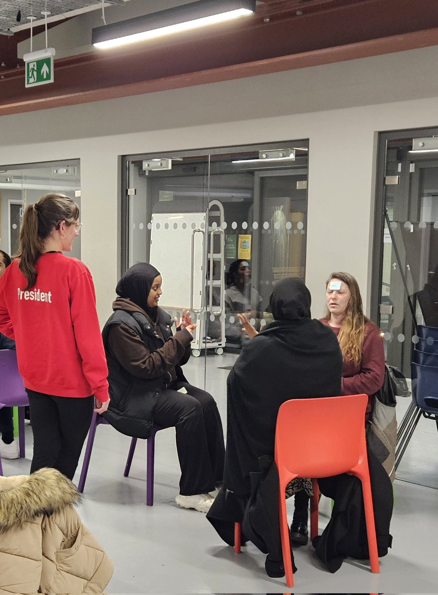 CommunityGtwy's tweet photo. This evening was the finale of our pilot British Sign Language sessions at @Grange_Pavilion led by our student ambassador Naomi 💚 

The response and feedback has been fantastic - we will now be looking at the best way to continue these sessions for the community 😁 https://t.co/3movXERiAp