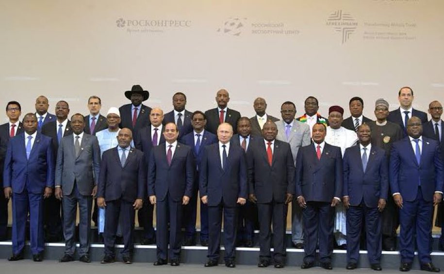 VanessaOrtizz's tweet photo. “Vamos a aislar a Rusia”

Presidente Putin en la foto oficial con 40 países africanos están hoy en Moscú. Rusia continúa construyendo el Mundo Multipolar 

África, del lado correcto de la historia https://t.co/jnik3kjj0T