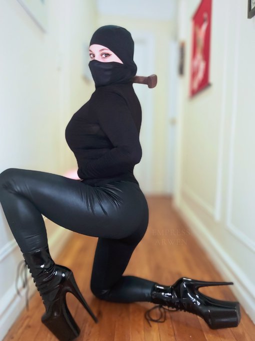 Empress Arwen ⚔️ NYC Dominatrix’s pics and videos