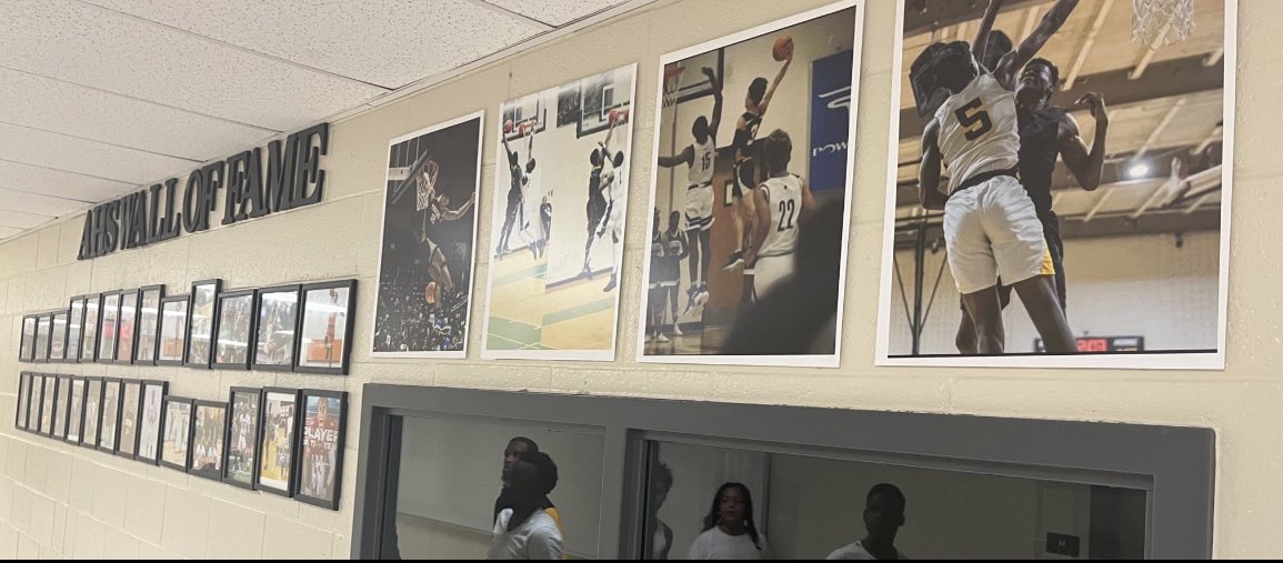 AHSTigerHoops's tweet photo. New addition to the “Wall of Fame”!!! Coach Worrell Clahar of Indian Creek‼️1000 points @AlcovyHS in 2 years, First team all conference, all region, ranked top 10 in the nation, finished @DePaulHoops , played professionally in Switzerland &amp; Brazil For 6 years‼️@Alcovy_Sports https://t.co/WYVapOL2yb