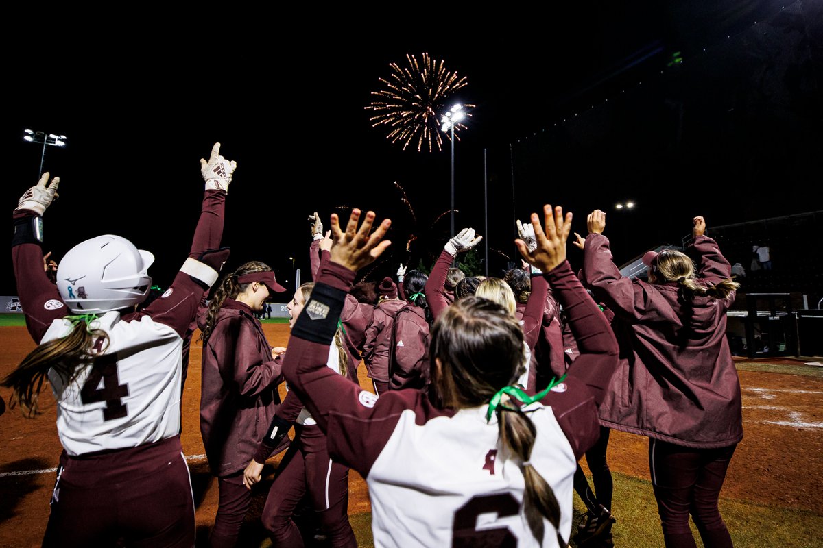 NCAASoftball tweet picture