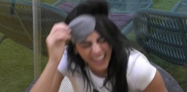 Alessiaa30's tweet photo. Giaele, come del resto Micol, che ringraziano i loro fan ma in realtà sono state votate semplicemente da persone ossessionate da Nikita e Antonella, questa cosa mi farà ridere per sempre. #gfvip #nikiters #donnalisi https://t.co/ODRD1diaRF
