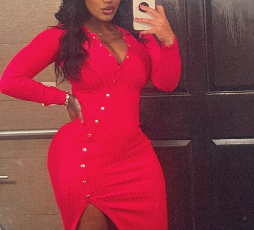 I think I love dates that include dinner mainly because I get to throw on something sexy.. then get to undress to show you something even sexier afterwards 💋