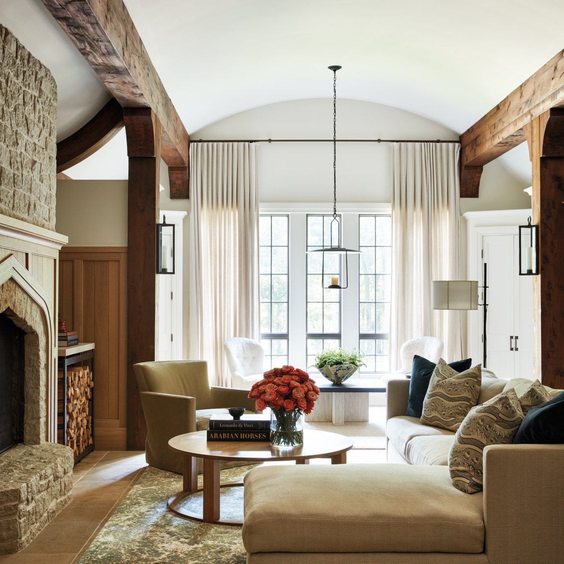 _StudioDesigner's tweet image. Studio Designer client Ray Booth, partner at McAlpine House, did an extraordinary job with the interiors of this Nashville home featured in Luxe magazine. linktr.ee/_studiodesigner