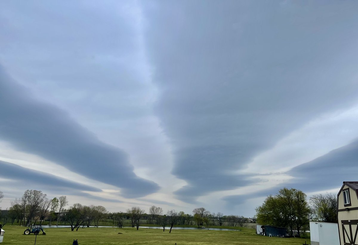 AIMEEJO103's tweet photo. @wfaaweather Wow! The sky looks amazing! https://t.co/LUbcX42rOj