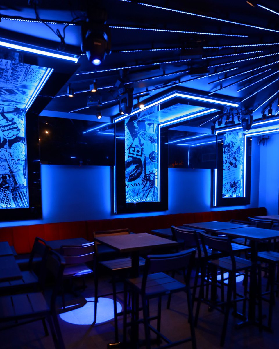 TirsoLighting's tweet image. A complete transformation! 🤩 Before and After of a restaurant lounge makeover by our talented interior design team. #tirsolighting #obsidiancontrolsystems #loungeinteriordesign