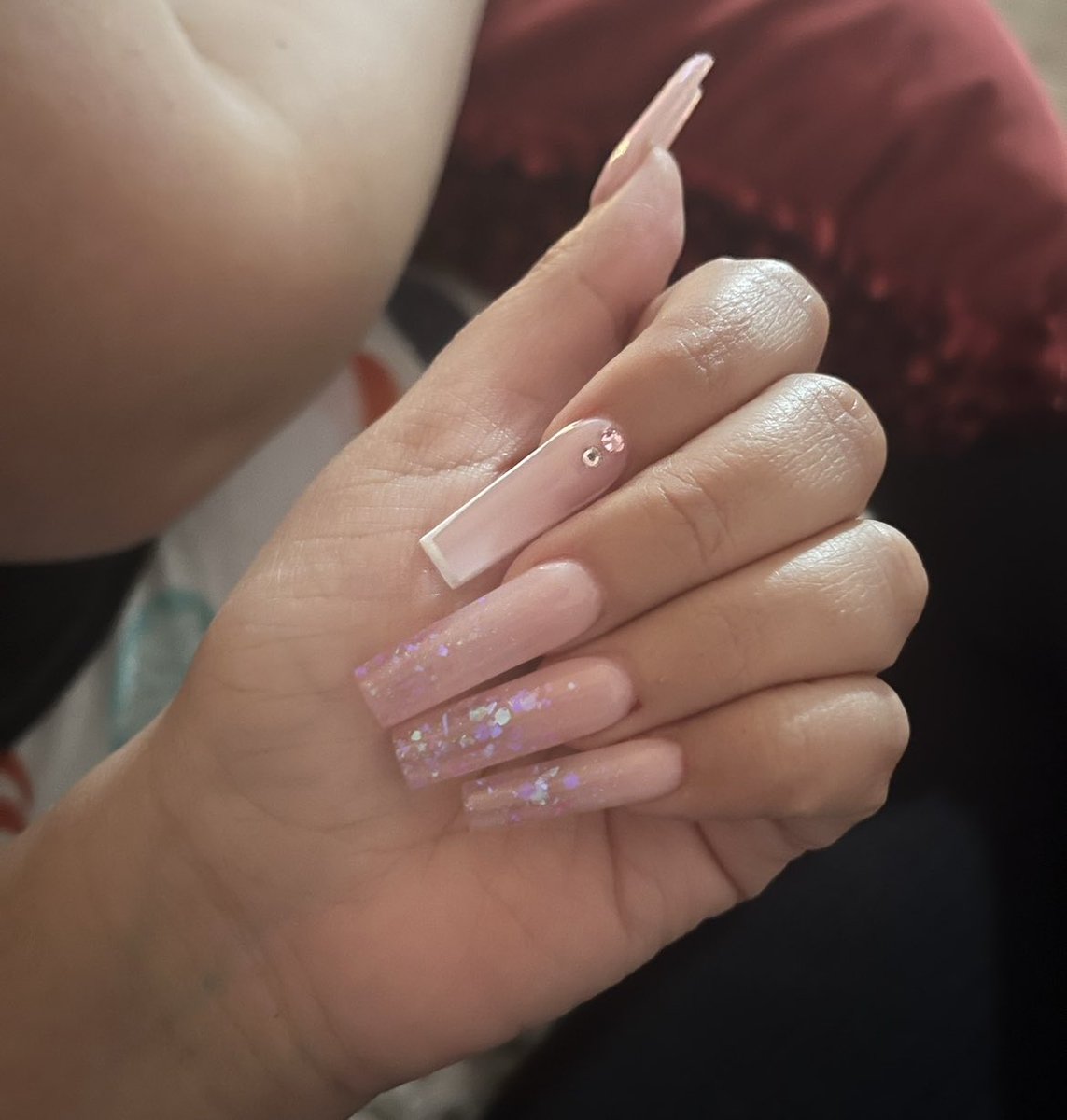 _k_noemii's tweet photo. @ashanism Gemini sun and I love getting my nails done. If I don’t have any nails on I always say I feel my hand looks like a little kids hand 🤣 https://t.co/ayZYHFfkBi