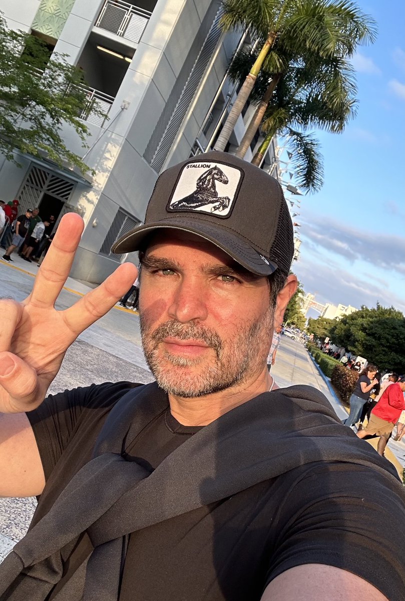 EVerastegui's tweet photo. Familia, ¡estamos en las semifinales del Clásico Mundial de Béisbol! ⚾️ En LoanDepot Park de Miami, para apoyar a nuestra selección mexicana contra Japón 
¡Vamos con todo, familia! ¡A dejar todo en el campo! 

¡Viva México 🇲🇽! #juntossomosmasfuertes #VivaMexico https://t.co/CIs9CNNGOR