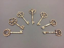 messyfangs's tweet photo. Omg so #TheMagicans is one of my favorite shows and i just got this gold key at an antique store for a dollar! 🔑💌👁️👁️ https://t.co/g8mWm5zT2B