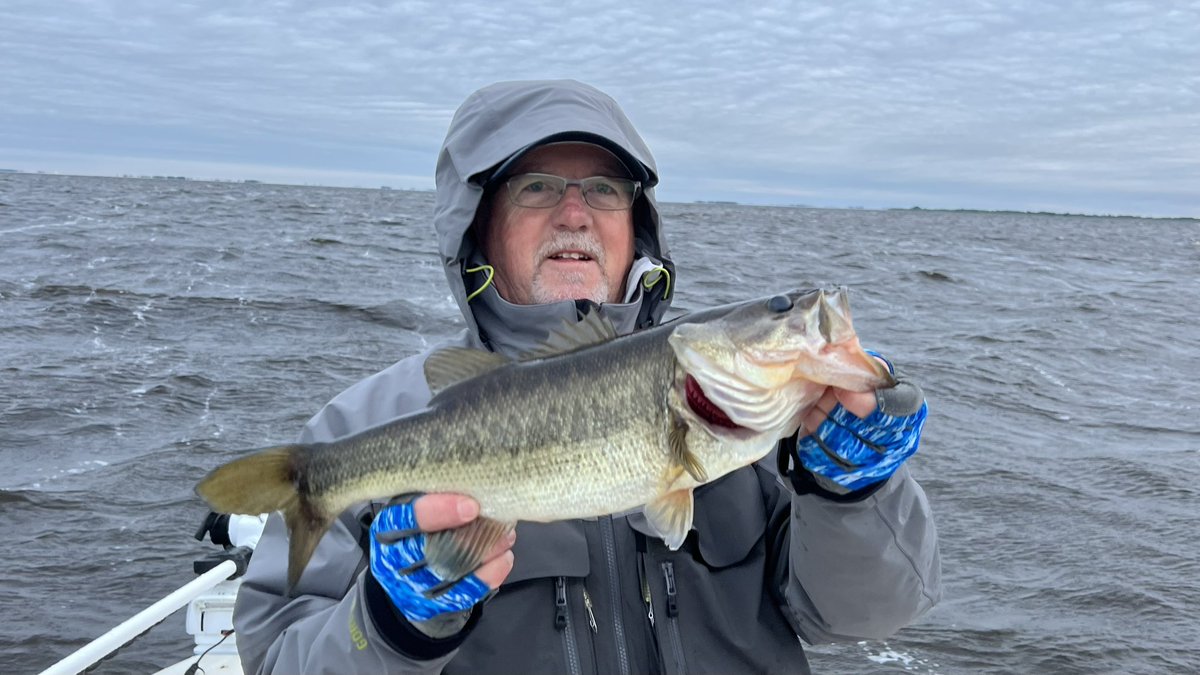 NMB1214SHR's tweet photo. Chilly windy days for our Kissimmee trip. But they are biting. https://t.co/VNCgq4keNA