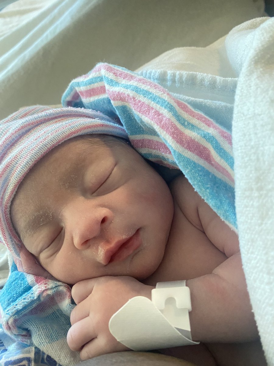 ViscosityG's tweet photo. The most beautiful moment of my life 💙👶🏽 https://t.co/IP1DHA2vmc