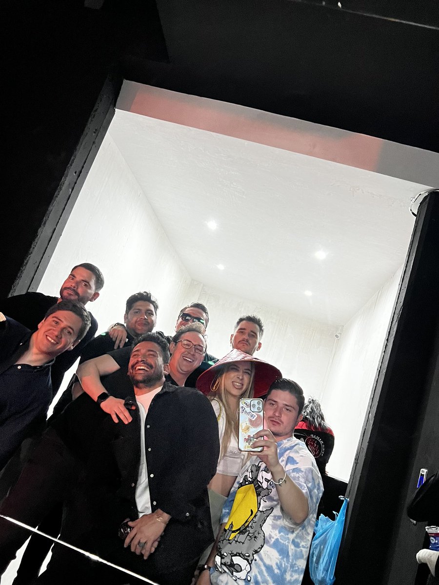 RayasAlonzo's tweet image. El crew de Ayer 😈#thanksfornothing