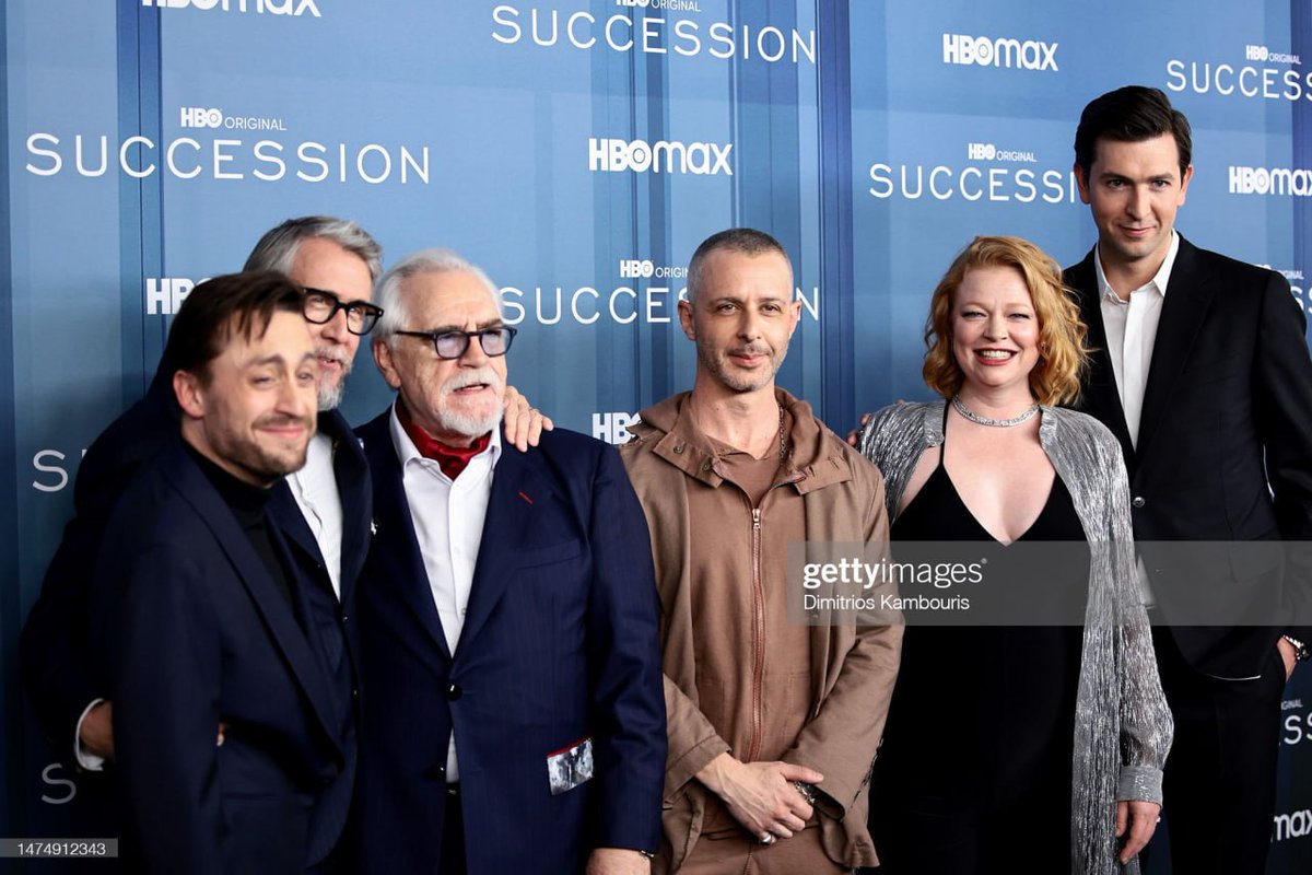 badpostbraun's tweet photo. Nicholas Braun, Sarah Snook, Jeremy Strong, Brian Cox, Alan Ruck and Kieran Culkin at Successionʼs s4 premiere https://t.co/bOE1nYX4uL