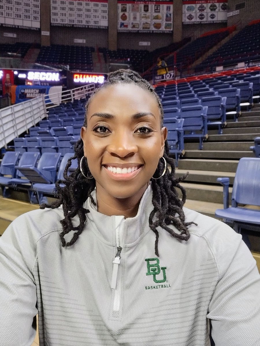 sophiayoung33's tweet photo. Itโs game day.
#sicem #letsgobaylor ๐๐โค๏ธ https://t.co/DqN6sxbxpu