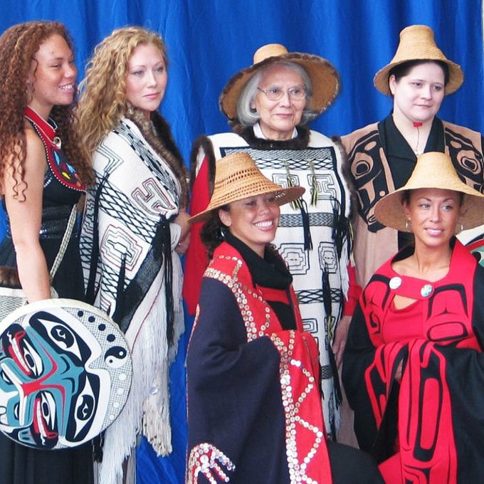 calwellness's tweet image. 🗣️@FNDI303: 2021 Luce Indigenous Knowledge Fellow Delores Churchill is one of the last living speakers of the #Haida language. Support from First Nations is helping her publish a book on #BasketWeaving &amp;amp; continue to teach Haida language classes: bit.ly/3IDJWPN