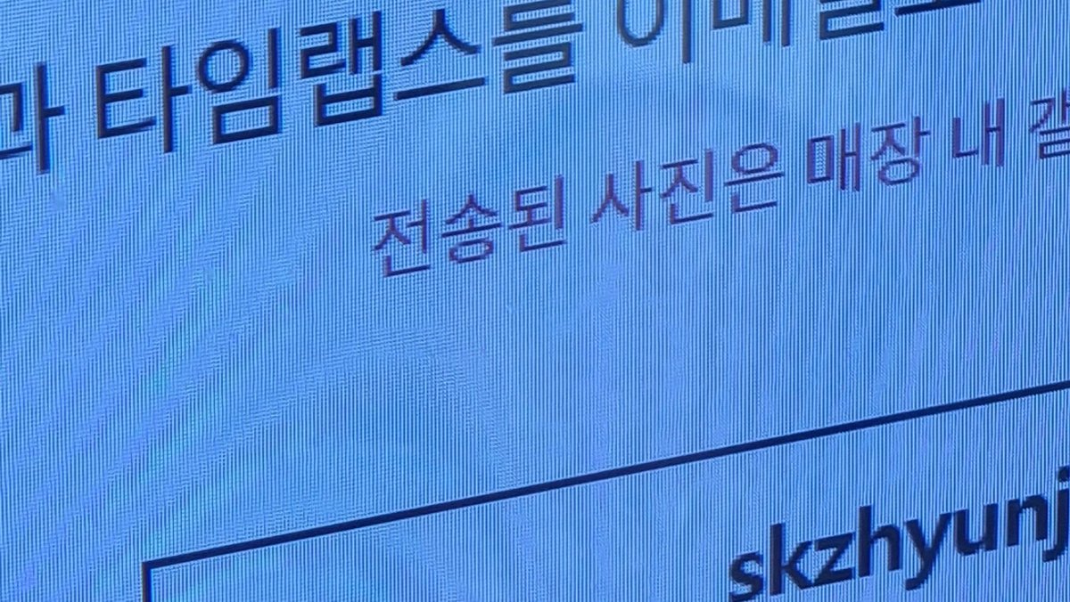 lovesehj's tweet photo. 어떻게 사람 이메일이
skzhyun.............. 웃겨......
안웃김 https://t.co/mQczUED3Mn