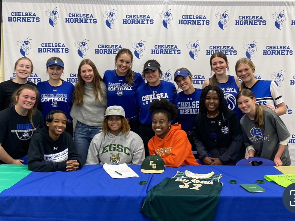 SophiaBrown_23's tweet photo. Signing Day with @EastGeorgiaWBB! Fortunate to have been part of @ChelseaWBB for the last 5 years…and looking to the future. https://t.co/582EEPHq9I