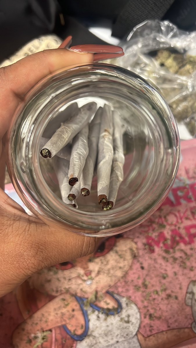 adorere1's tweet image. I just had to pre roll cause I’m so sick of rolling every night 😭