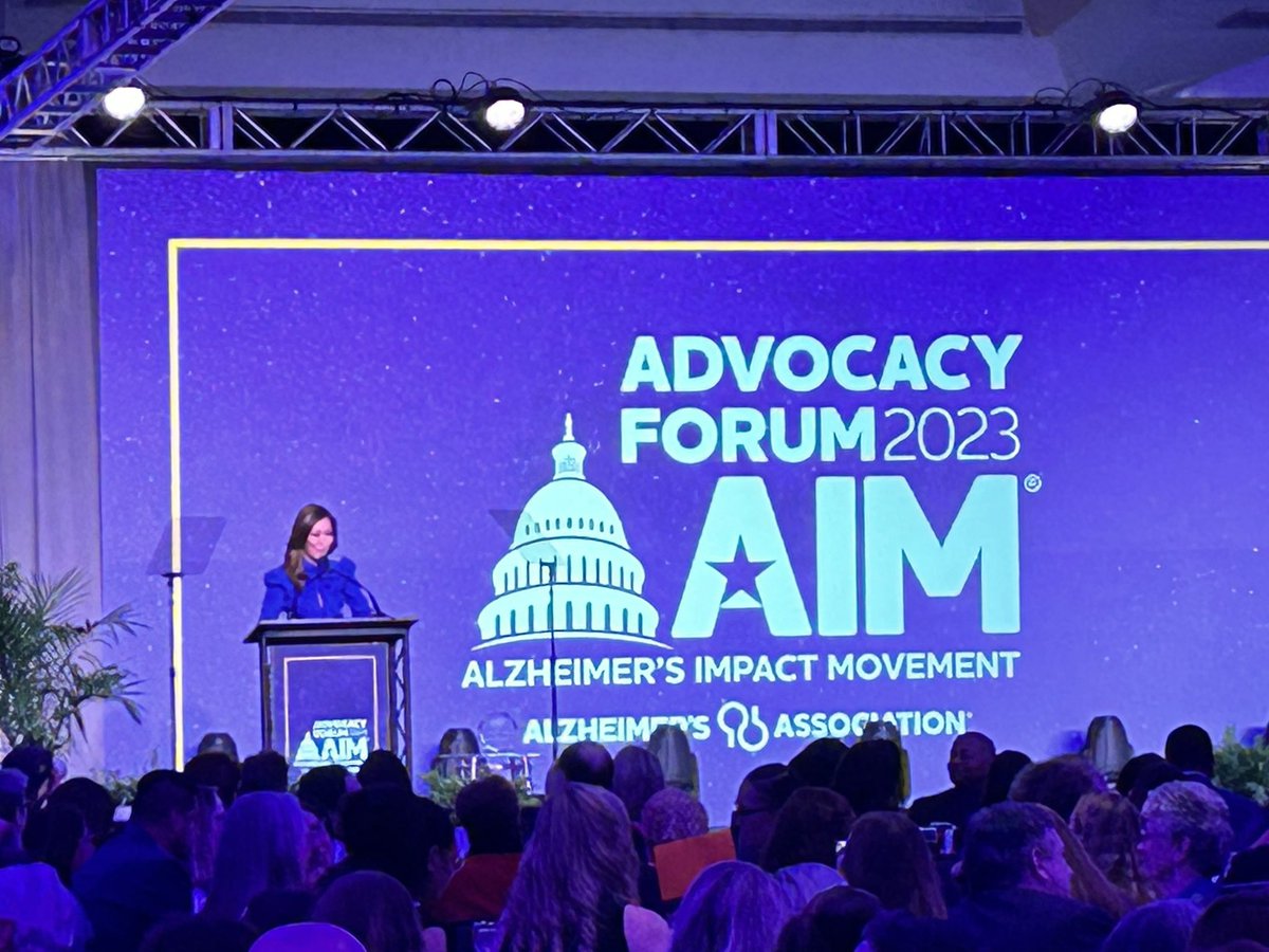 Journalist, news anchor and CNN correspondent Amara Walker welcomes advocates to tonight’s National Alzheimer’s Dinner. As an #ENDALZ Celebrity Champion, @AmaraCNN raises awareness in honor of her mom who is living with Alzheimer’s. Read her story: bit.ly/3FsVnJh.…