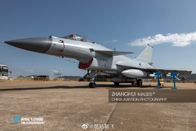 Defence_IDA's tweet photo. #J10B & #J10C from the same angle. https://t.co/i7BfpbDCuT