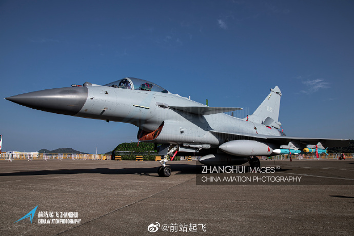 Defence_IDA's tweet photo. #J10B & #J10C from the same angle. https://t.co/i7BfpbDCuT