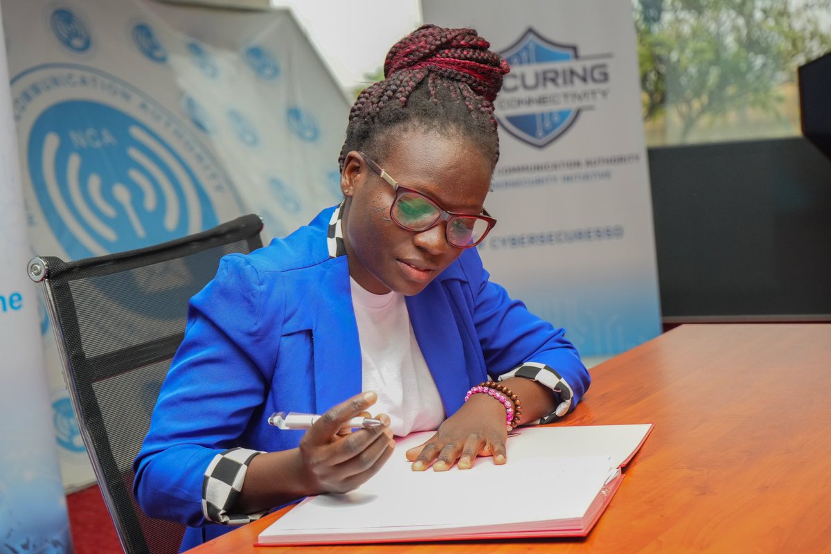 On 17th March 2023, NCA South Sudan signed a MoU with @gogirlsictjuba  as part of national committments to bridge the digital gender divide in #SouthSudan and is anchored on @ITU’s  vision of a more equal & connected world & the theme of #IWD2023 
#GirlsInICTSS #DigitAll #SSOT