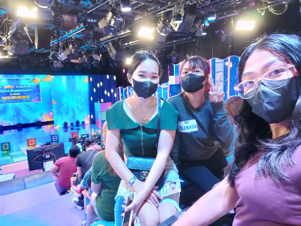 SamMing15's tweet photo. Wazz up madlang pipol!😅 First time nagsama-sama ang tatlong palaka sa @itsShowtimeNa . Thank you for this wonderful experience. Let's enjoy the rest of the moment here inside the studio! @julsfelia_23
@rayche03

#ShowtimeKwelahan https://t.co/kj6txM9XrF