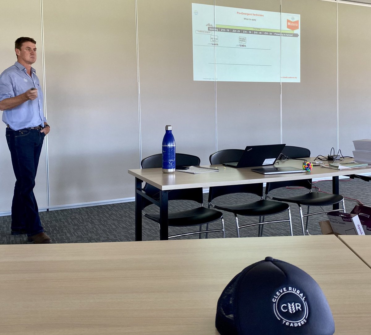 Managing herbicide resistant Ryegrass.  Meaningful discussions on reading the season &amp; being flexible, but diligent.  Thankyou Chris Preston <a href="/UniofAdelaide/">Uni of Adelaide</a> &amp; Tim Murphy <a href="/Bayer4CropsAU/">Bayer AU 🇦🇺 | Crop Science</a> for valuable take home messages!