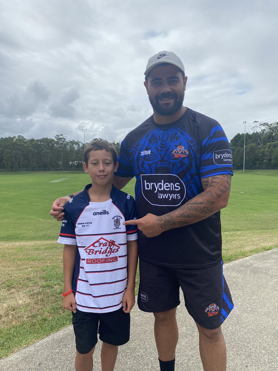 david_fifita_'s tweet photo. I can’t believe what @sharlston_r have done for my son! Krew has been apart of this club since he was 5yrs old. We have had the biggest surprise when looking at new u/12s playing jersey! I can’t thank u enough @sharlston_r for what you have done for my family. Much ❤️, Big Bopper https://t.co/kuAZz3y7aY