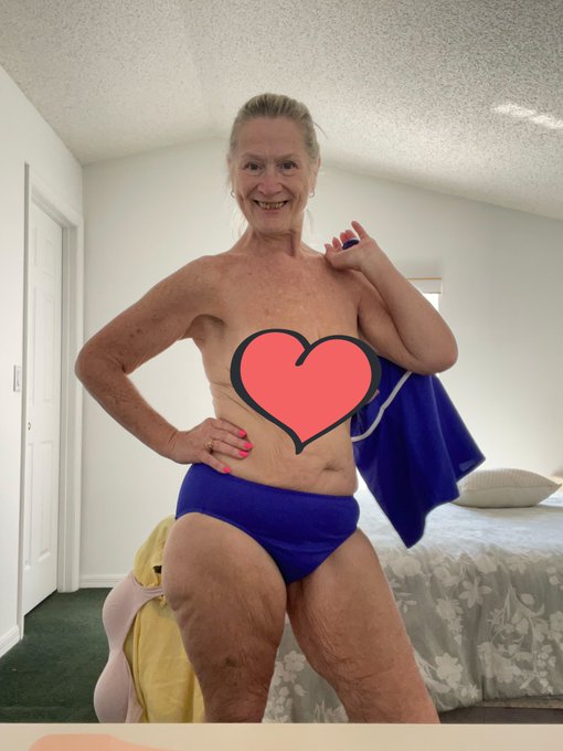 First 300 to retweet will really see what happened on vacation in Florida  https://t.co/CLvAX0ddLw https://t