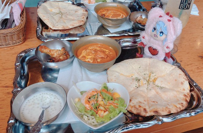 バターチキンカレーとチーズナンだ 
