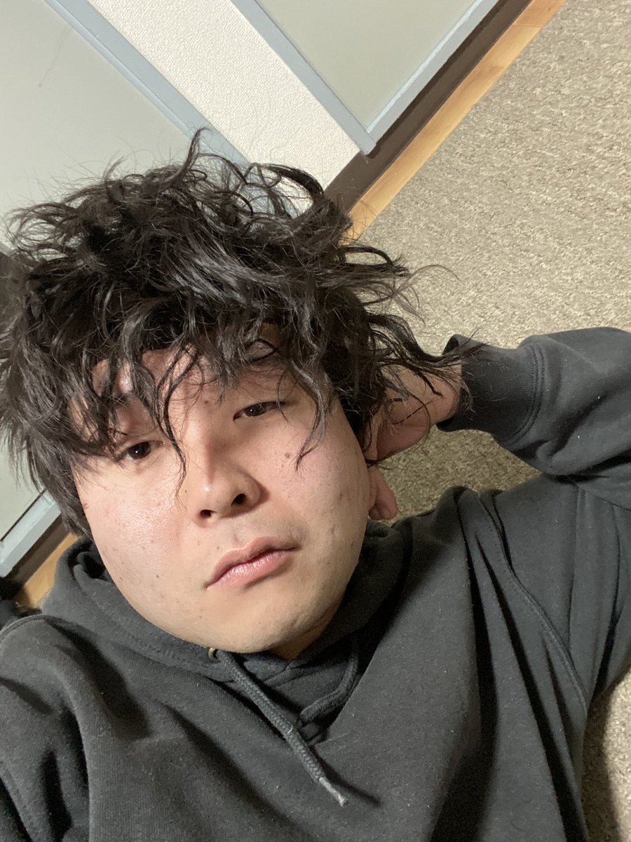 kyo__mokyo_tote's tweet photo. やっぱ赤いやつあった方がいい？どぅ？これはこれで佐藤健感！！いけるいけるいけるwww https://t.co/2BwuXRmpEQ