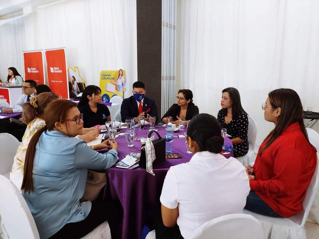 StrategistCJ's tweet photo. Evento en @camarasal San Miguel.
Siempre es un placer pertenecer a tal prestigioso gremio. https://t.co/eIn2rwJjG8
