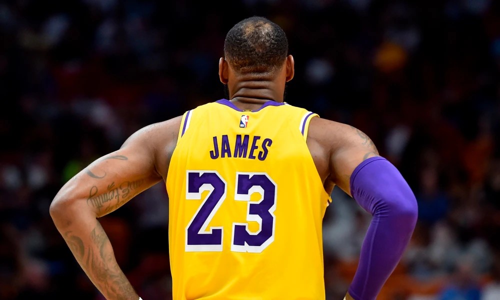 ProphetX_Hoops's tweet photo. LeBron backshots go hard 🔥 https://t.co/b9JsiqNh8b