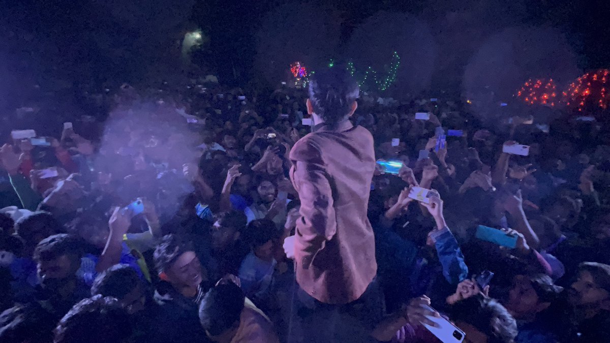 tabibmahmud1998's tweet photo. Live shows on stage are an exhilarating experience that captivates the senses and leaves a lasting impression. From the vibrant music to the dynamic performances, the energy of a live show is something that cannot be replicated.
#lives #tabib https://t.co/SzO31S2ecM
