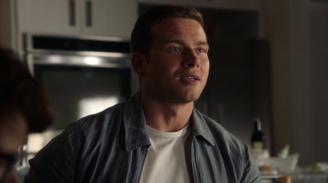 sparksredfe's tweet photo. MAYBE I DONT WANT TO PICK THE WRONG COUCH AGAIN #911onFOX https://t.co/iz2F81sSab