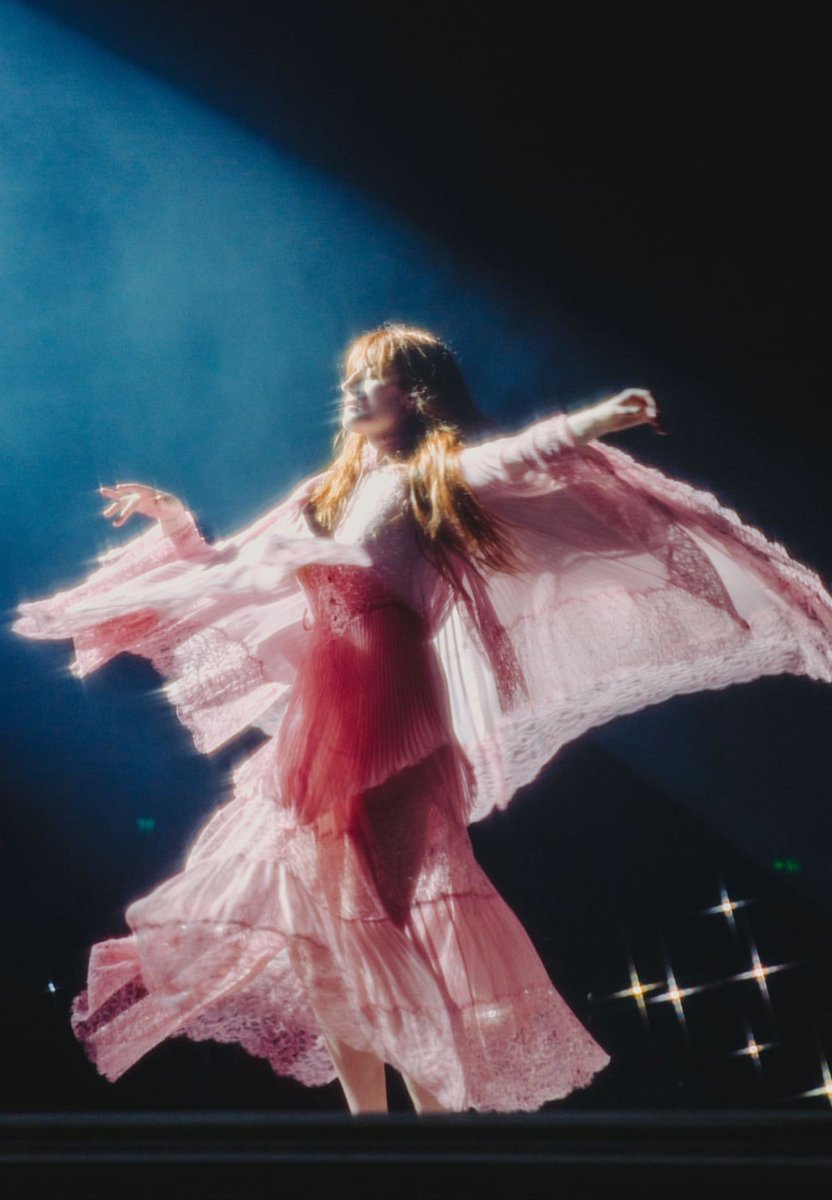 welcharchive's tweet photo. florence welch photographed by valerie lee https://t.co/VtLlUFVwn2